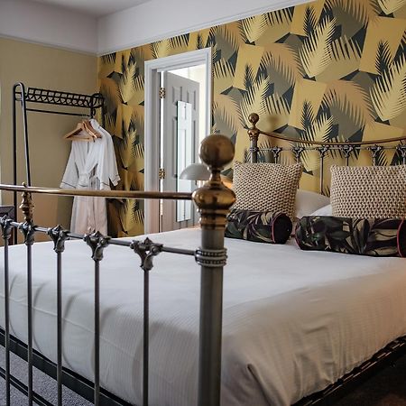 The Bull Hotel 브리드포트 외부 사진