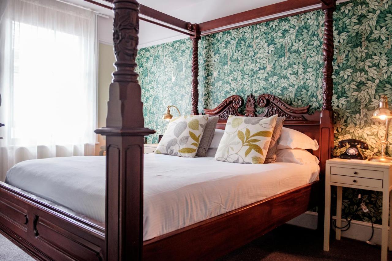 The Bull Hotel 브리드포트 외부 사진