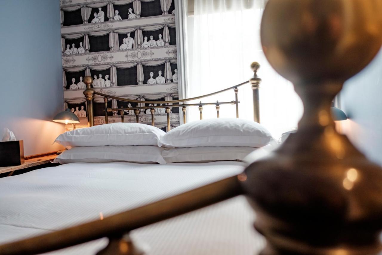 The Bull Hotel 브리드포트 외부 사진