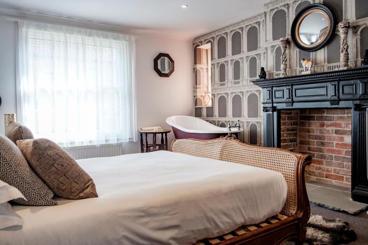 The Bull Hotel 브리드포트 외부 사진